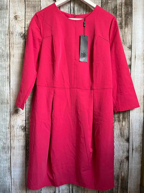 Roze mooie nieuwe jurk van Nife (Maat 44), Kleding | Dames, Jurken, Nieuw, Maat 42/44 (L), Roze, Knielengte, Verzenden