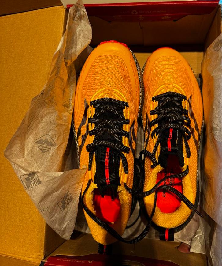 Saucony Endorphin Trail Dames - Maat 38,5 - Nieuw in de doos, Kleding | Dames, Schoenen, Nieuw, Sportschoenen, Geel, Ophalen of Verzenden