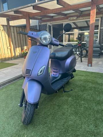 DJJD Cashmere Scooter 2018 – 862 km! + Twee helmen beschikbaar voor biedingen