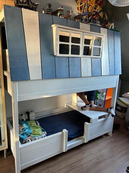 Stoer kinder bed met speelhut.70x160 cm, Kinderen en Baby's, Kinderkamer | Bedden, Gebruikt, 140 tot 160 cm, 70 tot 85 cm, Lattenbodem