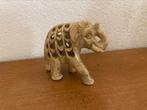 Spekstenen olifant met ingesloten baby olifantje, Ophalen of Verzenden, Gebruikt, Dier