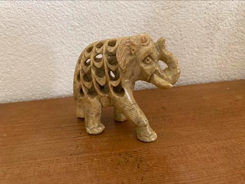 Spekstenen olifant met ingesloten baby olifantje, Verzamelen, Beelden en Beeldjes, Gebruikt, Dier, Ophalen of Verzenden
