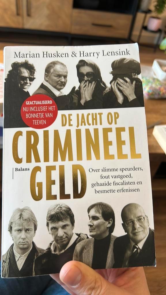 Marian Husken - De jacht op crimineel geld, Boeken, Politiek en Maatschappij, Zo goed als nieuw, Wereld, Ophalen of Verzenden