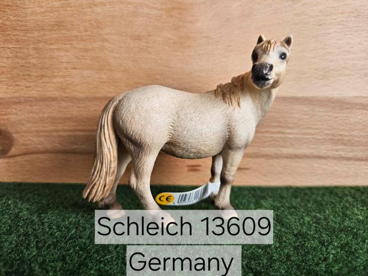 Schleich 13609 Camargue merrie met of zonder vaantje
2006, Verzamelen, Dierenverzamelingen, Zo goed als nieuw, Beeldje of Figuurtje