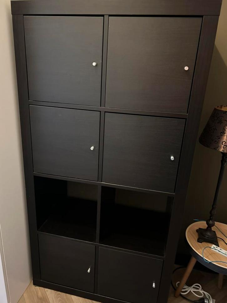 Zwarte/buine Kallax  kast met 8 vakken met deurtjes zgan, Huis en Inrichting, Kasten | Lockerkasten, Zo goed als nieuw, Ophalen