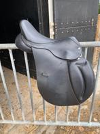 Kunstof spring zadel 17.5 inch, Dieren en Toebehoren, Paarden en Pony's | Zadels, Ophalen of Verzenden, Gebruikt, Springen
