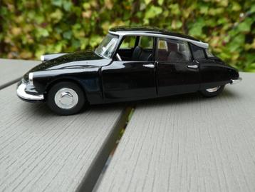 Modelauto 1:32  Citroën   DS 19  zwart beschikbaar voor biedingen