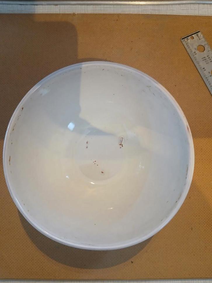 Oude Geribbelde Kom - 18cm Diameter, Antiek en Kunst, Antiek | Schalen, Ophalen of Verzenden
