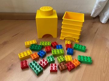 Duplo, gele opbergdoos met stenen/blokken om mee te bouwen beschikbaar voor biedingen
