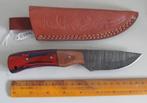 Hand gesmeed Damast mes met lederen schede. BZN64., Ophalen of Verzenden, Nieuw