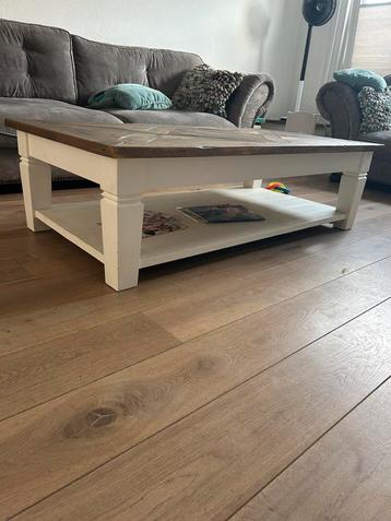 Salontafel en bijzettafel beschikbaar voor biedingen