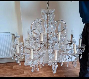 Chique lamp beschikbaar voor biedingen