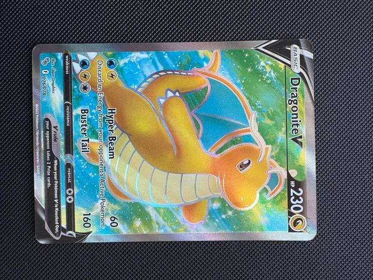 Dragonite V pgo 076, Hobby en Vrije tijd, Verzamelkaartspellen | Pokémon, Zo goed als nieuw, Ophalen