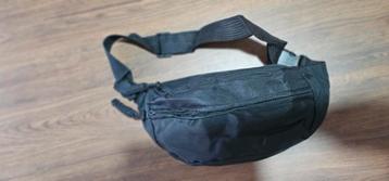 Nieuwe Zwarte Crossbody Tas – 30x15 cm – Nooit Gebruikt beschikbaar voor biedingen