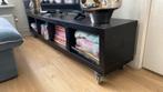 Zwarte lack vakkenkast (tv meubel) met wieltjes, 150 tot 200 cm, Minder dan 100 cm, 25 tot 50 cm, Ophalen of Verzenden