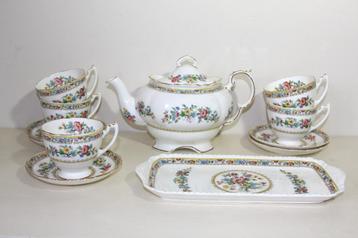 Coalport Ming Rose theepot, kop en schotels en schaal beschikbaar voor biedingen