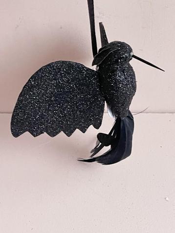 Zwarte glitter kolibrie beschikbaar voor biedingen