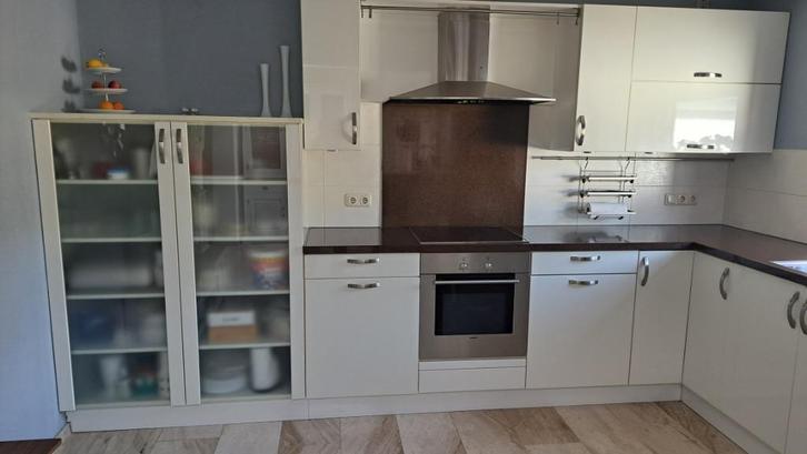 Te koop Hacker keuken (gebruikt), Huis en Inrichting, Keuken | Complete keukens, Gebruikt, Hoekkeuken, Wit, Composiet, Ophalen