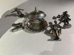 5 zilverkleurige miniatuur beeldjes, poppetjes., Ophalen of Verzenden