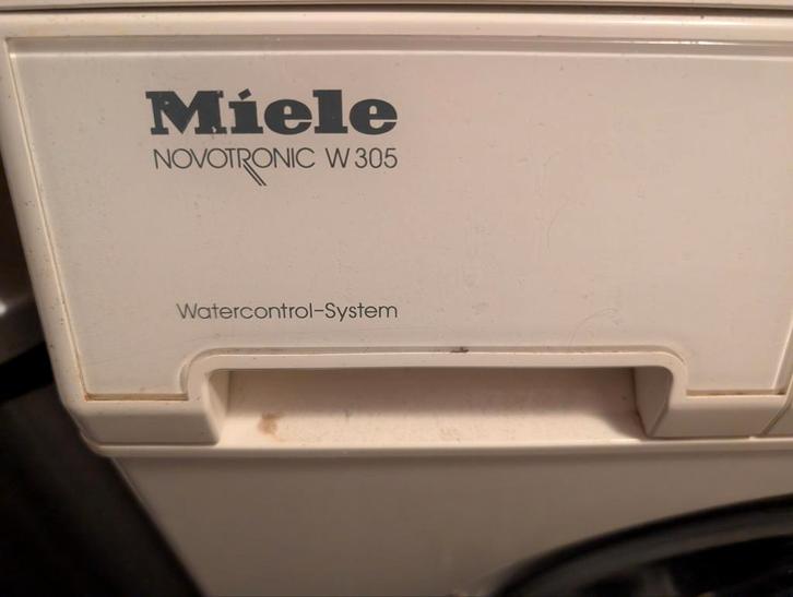 Miele Novotronic W305 Wasmachine, Witgoed en Apparatuur, Wasmachines, Gebruikt, Voorlader, 6 tot 8 kg, 85 tot 90 cm, 1200 tot 1600 toeren