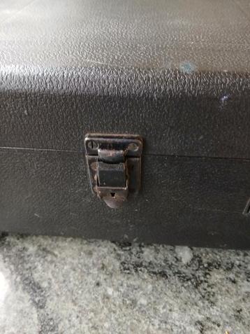 Oude 78 toeren koffergrammofoon beschikbaar voor biedingen