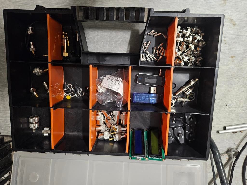 Diverse elektronica onderdelen in sorteerdoos, Huis en Inrichting, Kasten | Wandmeubels, Ophalen, Nieuw, Minder dan 150 cm, Minder dan 100 cm