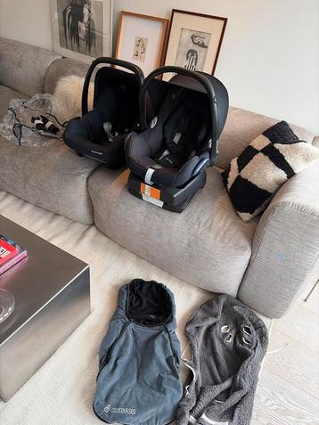 Twee Maxi Cosi's - 1x Isofix + Extra's beschikbaar voor biedingen