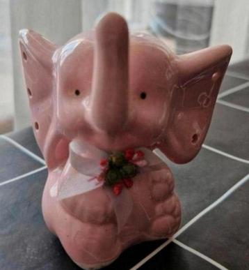 Roze Keramieken Olifantje voor oorbellen beschikbaar voor biedingen