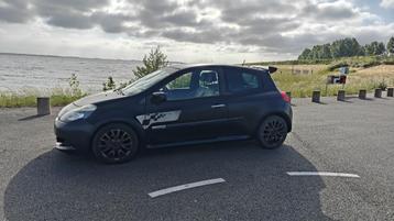 Renault Clio RS look 1.6 16V Enige in NL lage verzekering! beschikbaar voor biedingen