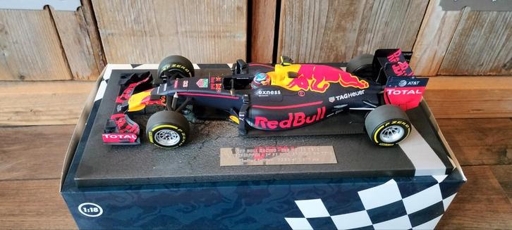 Minichamps Max Verstappen 1st win RB12 Spanje 2016 1:18, Hobby en Vrije tijd, Modelauto's | 1:18, Ophalen of Verzenden