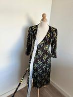 King Louie maat L bloemen wikkel jurk fluweel 2571, Kleding | Dames, Zwart, Maat 42/44 (L), Ophalen of Verzenden, Zo goed als nieuw