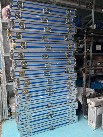 OPRUIMKNALLER. Flightcases LEDPARREN & PIXELBAR & PIXELSTRIP beschikbaar voor biedingen