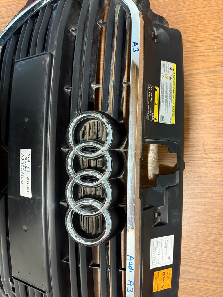 Audi A3 8V Bumper Grill, Auto-onderdelen, Carrosserie en Plaatwerk, Bumper, Audi, Voor, Gebruikt, Ophalen