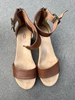 UGG sleehak sandalen Zoe bruin leer mt 40, Kleding | Dames, Ophalen of Verzenden, Zo goed als nieuw, Bruin, Sandalen of Muiltjes