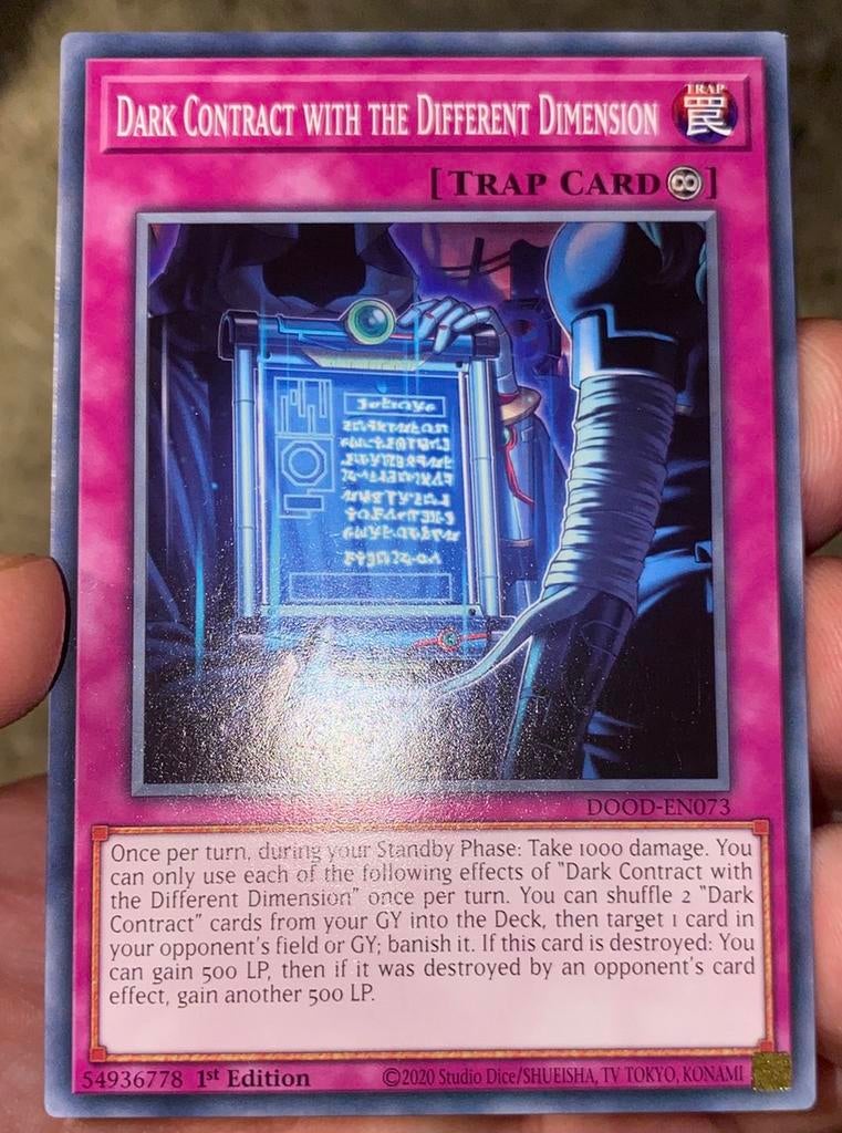 Yu-Gi-Oh! Dark Contract with the Different Dimension DOOD !, Ophalen of Verzenden, Zo goed als nieuw, Losse kaart