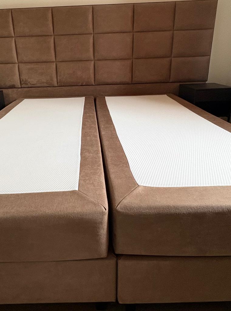 Tweepersoons Boxspring tekoop, Huis en Inrichting, Slaapkamer | Bedden, Ophalen, Tweepersoons, Zo goed als nieuw, Stof