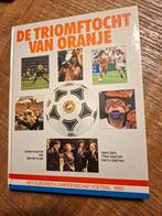 De Triomftocht van Oranje - EK Voetbal 1988, Ophalen of Verzenden, Gelezen, Balsport