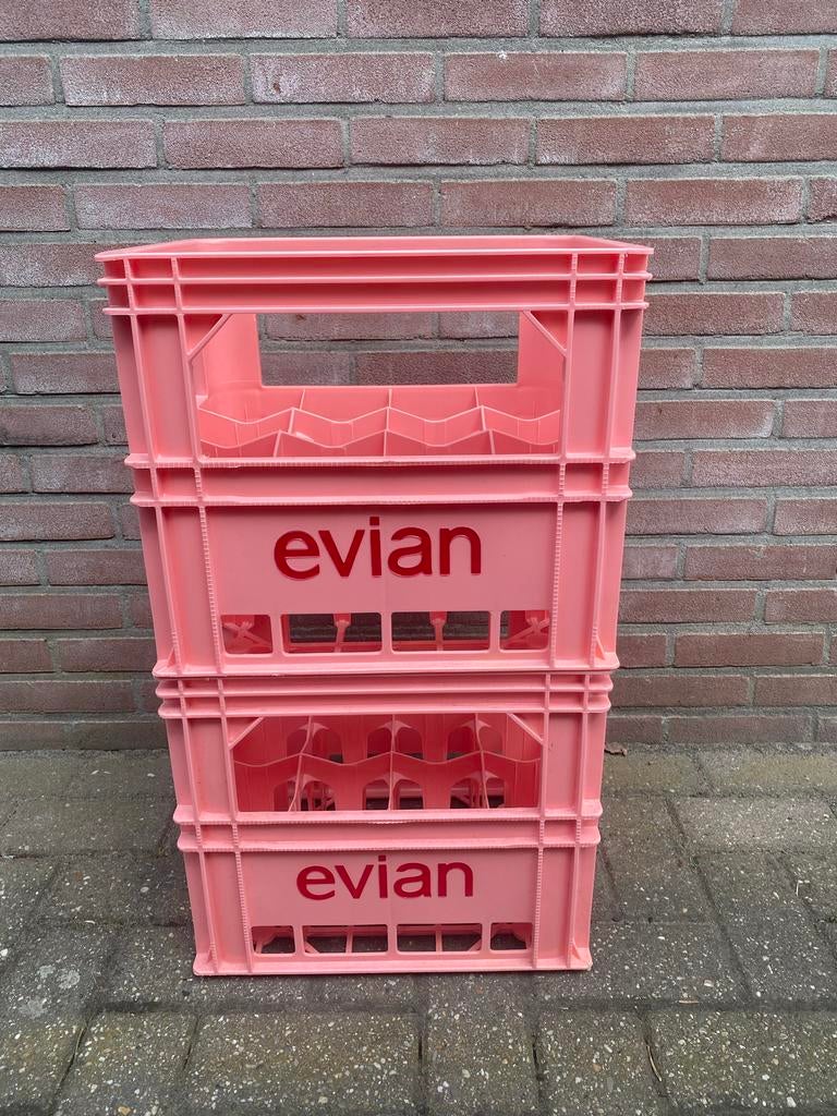 2 roze Evian kratjes, Ophalen, Kunststof, Minder dan 50 cm, Zo goed als nieuw