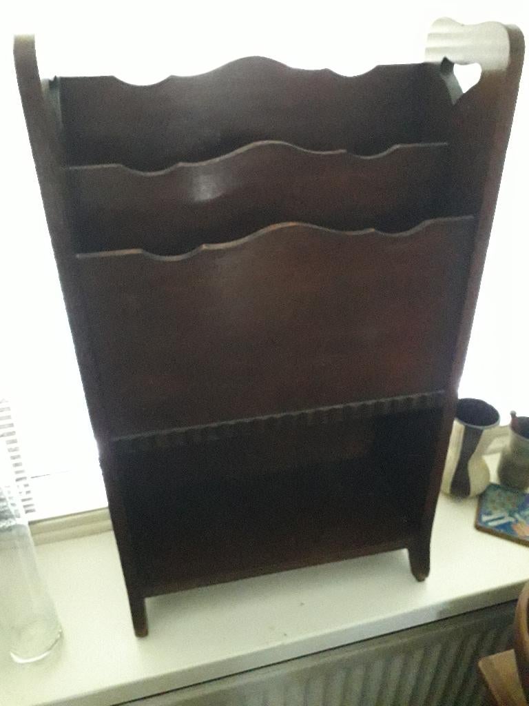 Vintage houten tijdschriftenrek krantenbak krantenhouder., Huis en Inrichting, Woonaccessoires | Krantenbakken en Lectuurbakken