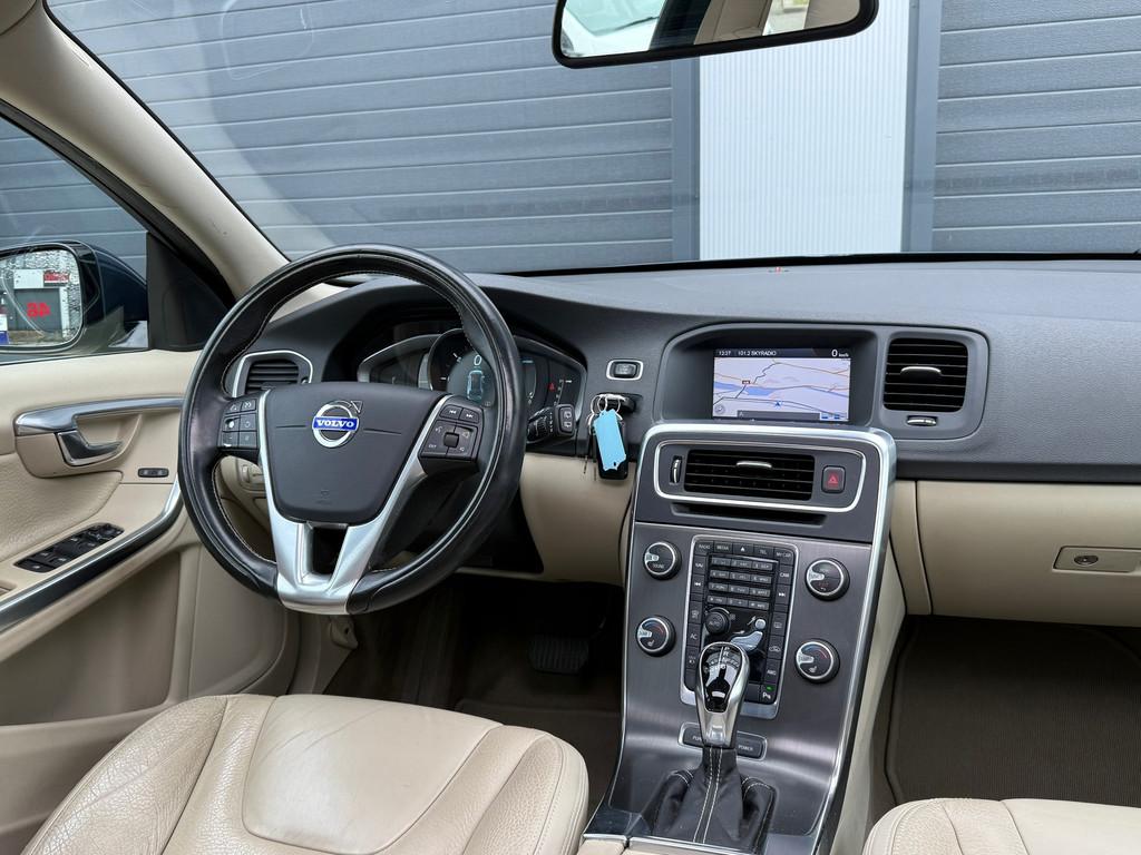 Volvo V60 2.4 D6 AWD Plug-In Hybrid / SCHUIFDAK / TREKHAAK, Auto's, Volvo, Automaat, Startonderbreker, Blauw, Vierwielaandrijving