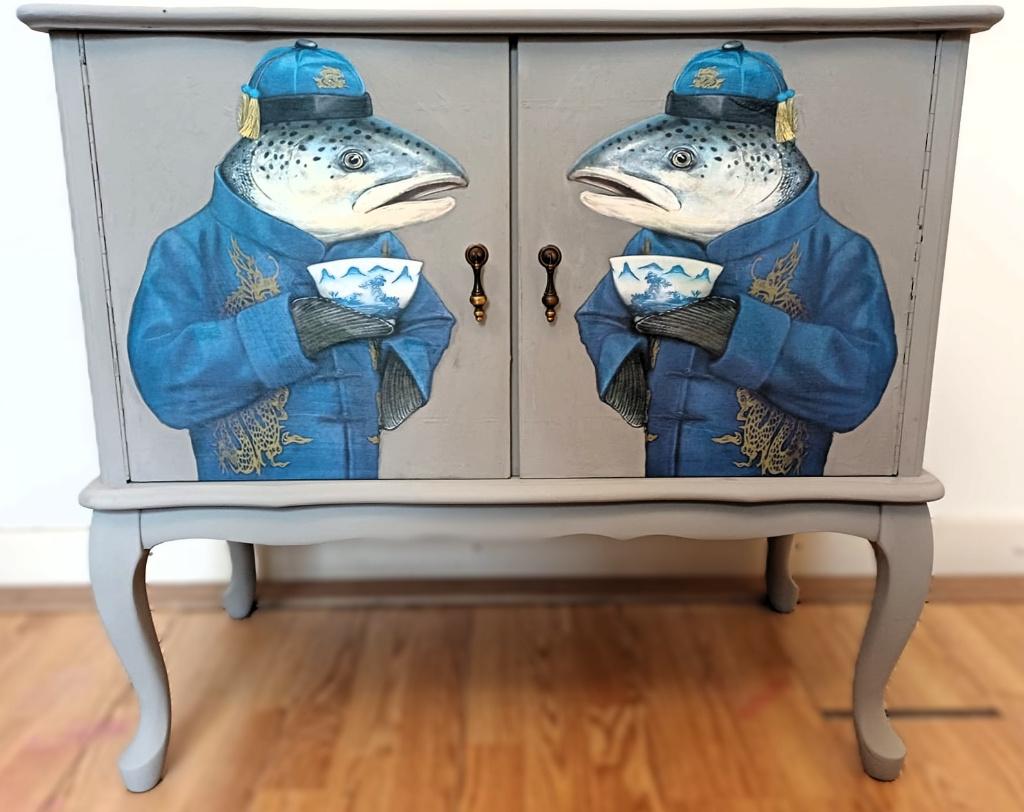 Een grijze Queen Ann kast “Vissen”, buffetkast, dressoir, Huis en Inrichting, Kasten | Dressoirs, Ophalen of Verzenden, Zo goed als nieuw