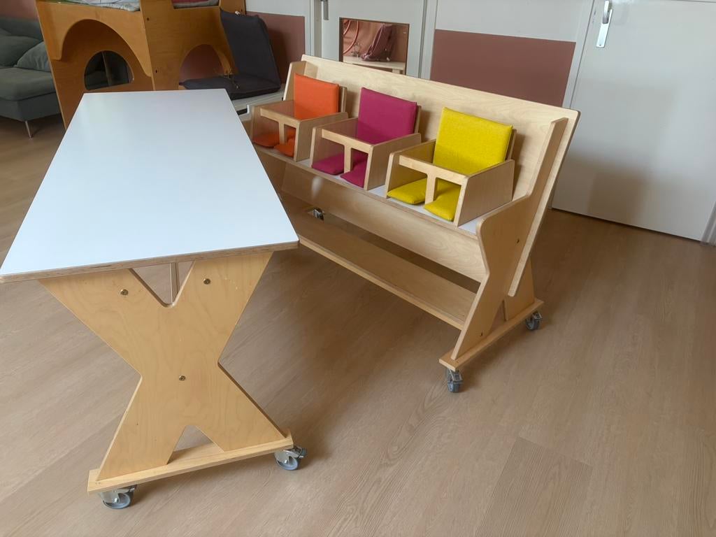 Kinderopvang bank en tafel, Ophalen of Verzenden, Zo goed als nieuw, Toebehoren
