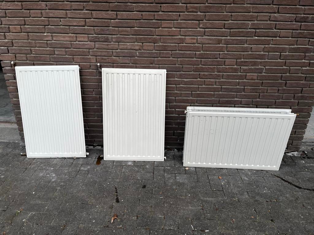 Diverse radiatoren - Verschillende maten beschikbaar, Doe-het-zelf en Verbouw, Verwarming en Radiatoren, Ophalen, 30 tot 80 cm