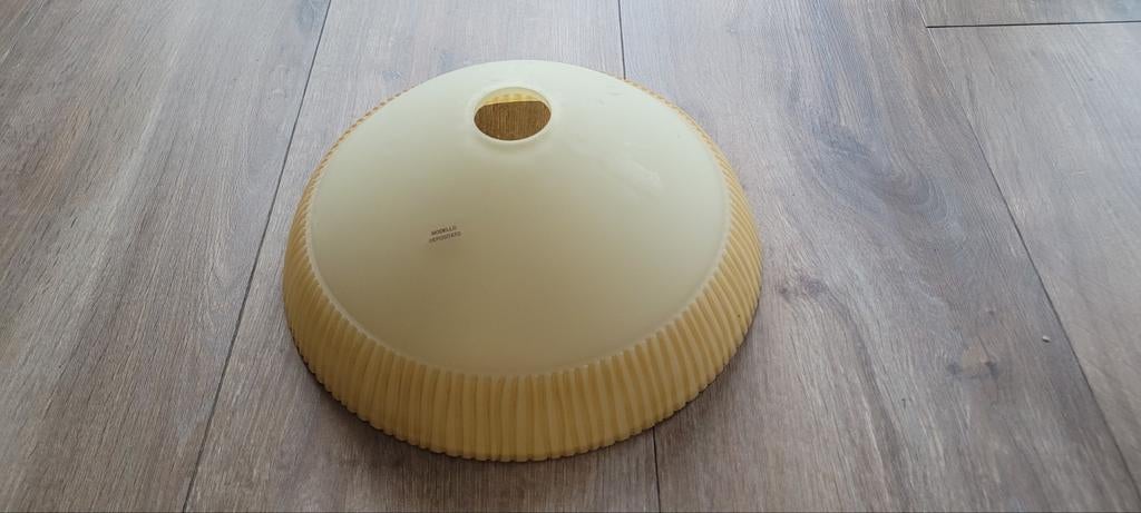 Drie glazen lampenkappen, Ophalen of Verzenden, Crème, Rond, Minder dan 25 cm