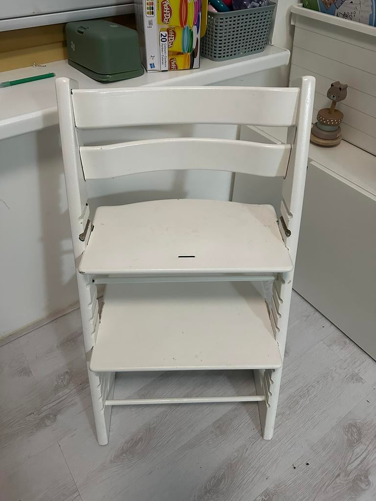 Stokke trip trap tripp white wit kinderstoel eetstoel tafel, Kinderen en Baby's, Ophalen of Verzenden, Zo goed als nieuw, Meegroeistoel
