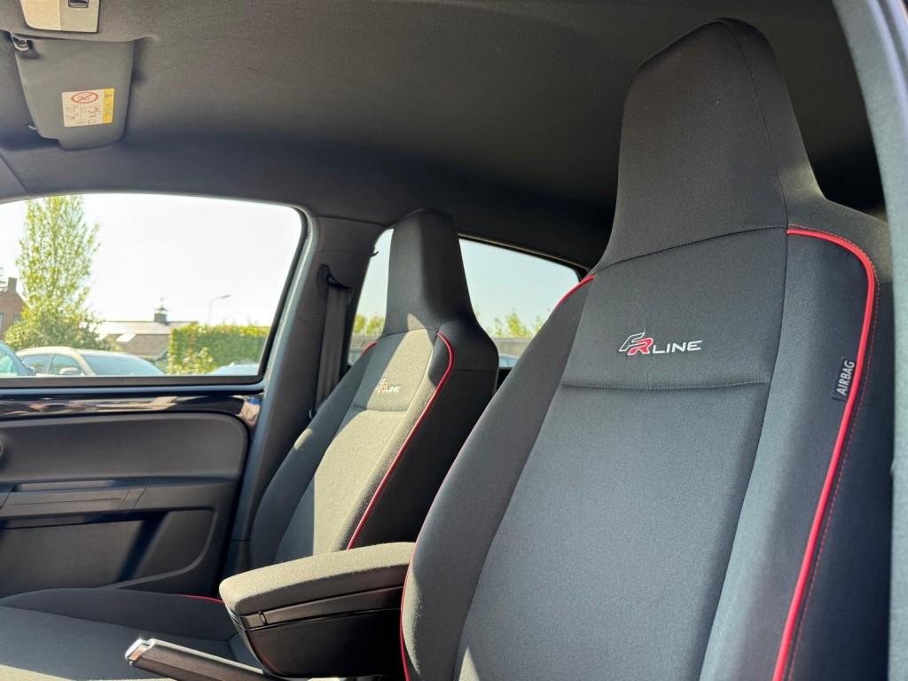 Seat MII 1.0 FR-line FR interieur en exterieur Multimedia sc, Auto's, Voorwielaandrijving, Gebruikt, Euro 6, 840 kg