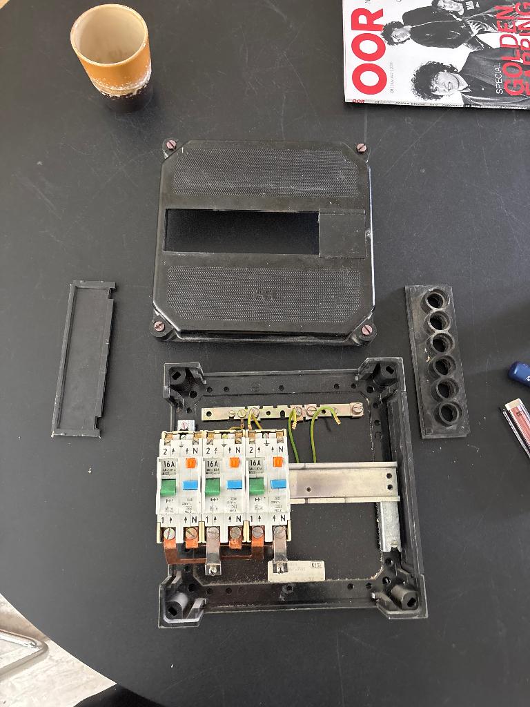 Complete oude groepenkast / meterkast - 3 groepen, Doe-het-zelf en Verbouw, Elektra en Kabels, Ophalen of Verzenden, Gebruikt