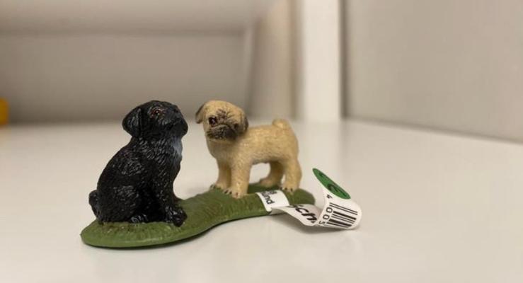 Schleich Mopshond Pups met Vaan ~ 16383 10b, Ophalen of Verzenden, Hond of Kat, Beeldje of Figuurtje