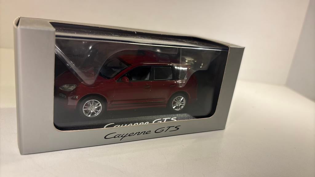 Porsche cayenne gts red minichamps 1.43