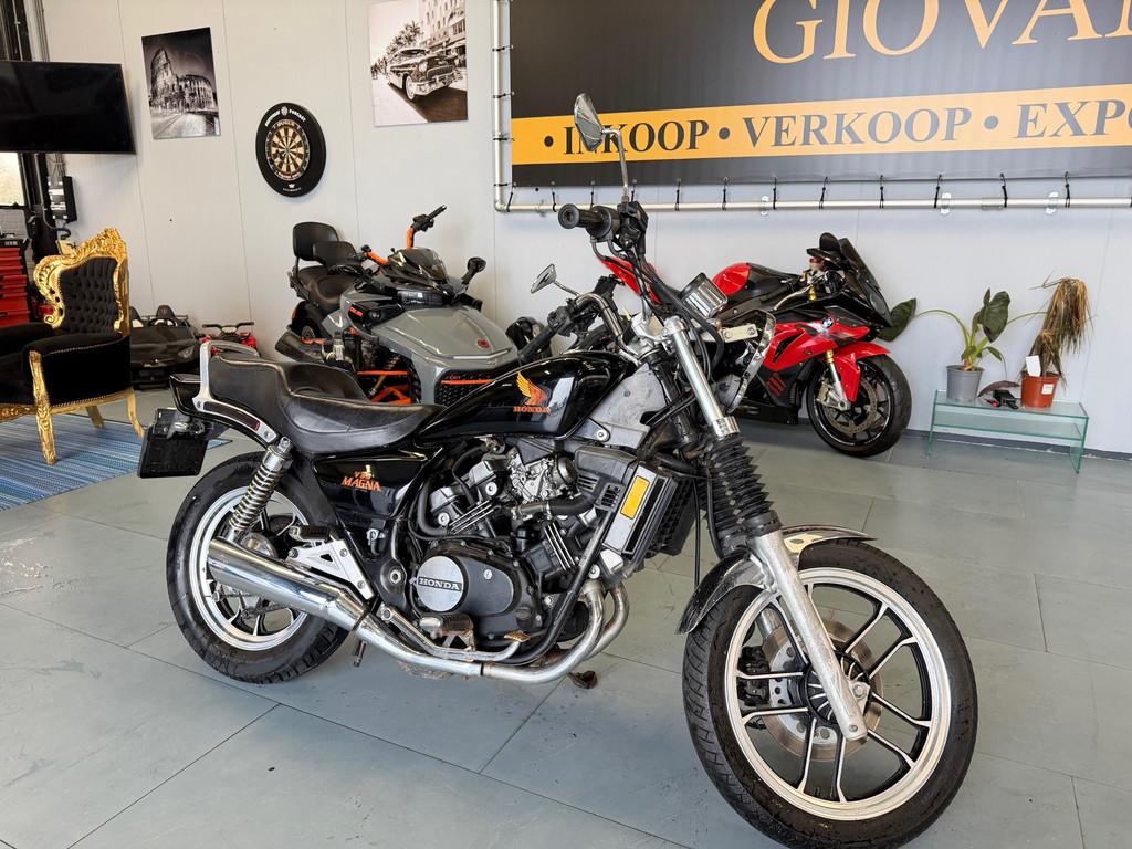 Honda Chopper VF 500C Magna inruil mogelijk, Motoren, Bierhoogtweg 1
2761 JH  zevenhuizen, NL, Chopper, Bedrijf, Meer dan 35 kW